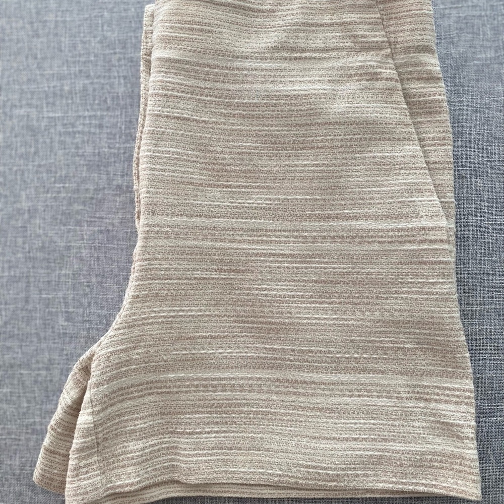 Loft Women's beige and white Shorts Textured 15 inch wide and 13 inch Length - Picture 5 of 8